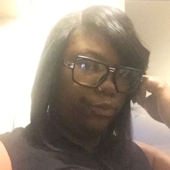 Meet your Posher, Eloise - Picture 1 of 1